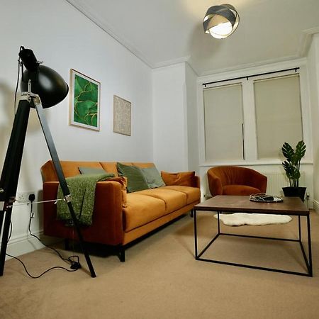 Spacious Two-Bedrooms House, Private Parking, Contractors, Relocators Oxford Eksteriør bilde