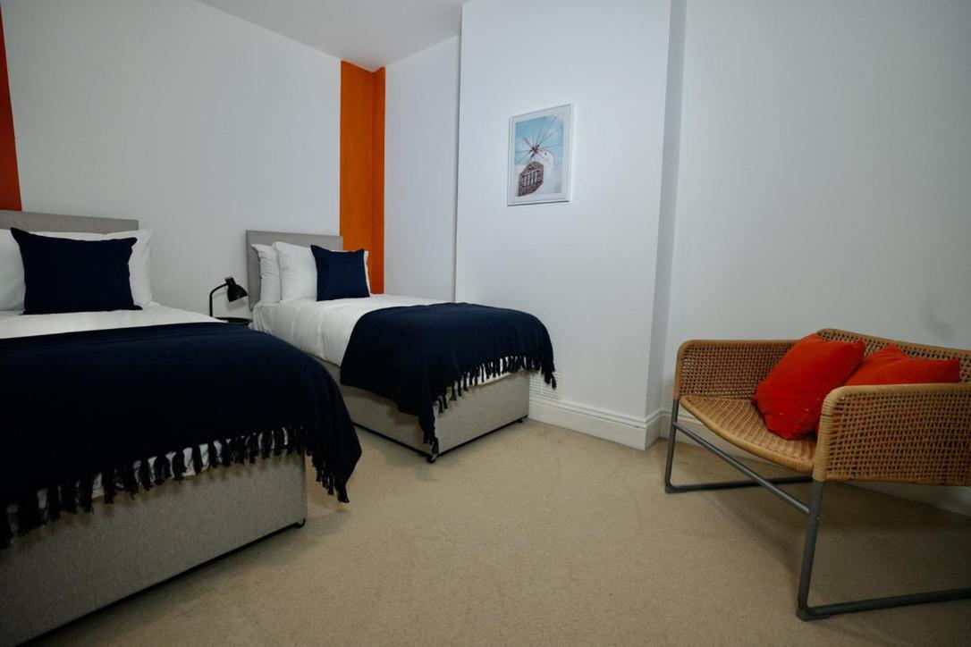 Spacious Two-Bedrooms House, Private Parking, Contractors, Relocators Oxford Eksteriør bilde