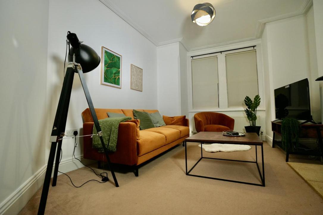 Spacious Two-Bedrooms House, Private Parking, Contractors, Relocators Oxford Eksteriør bilde