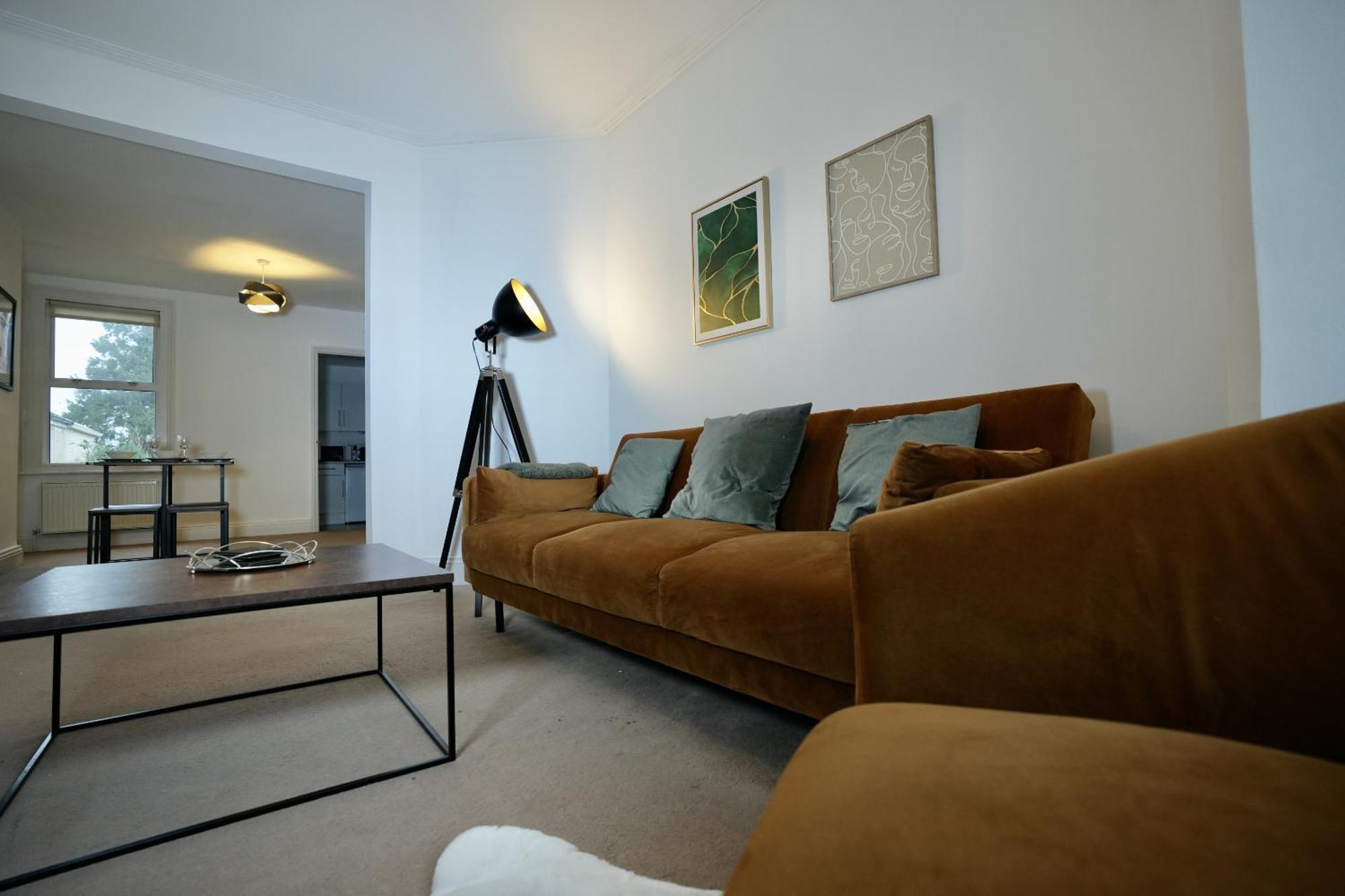 Spacious Two-Bedrooms House, Private Parking, Contractors, Relocators Oxford Eksteriør bilde