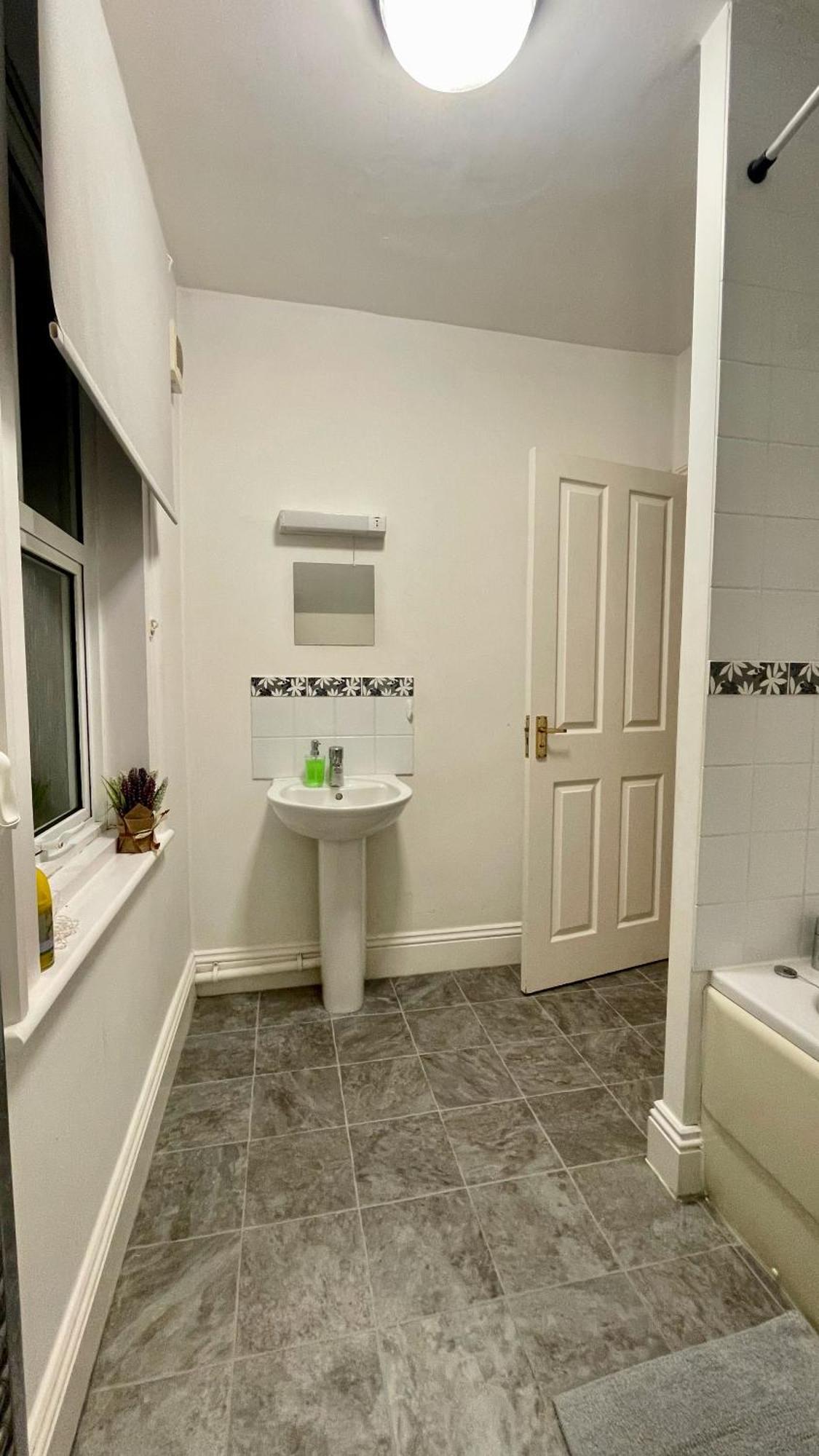 Spacious Two-Bedrooms House, Private Parking, Contractors, Relocators Oxford Eksteriør bilde