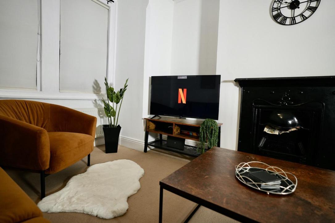 Spacious Two-Bedrooms House, Private Parking, Contractors, Relocators Oxford Eksteriør bilde